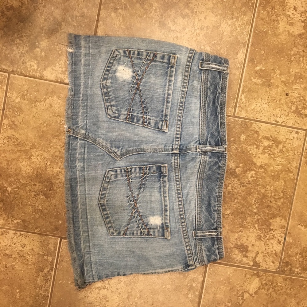Wet seal skirt